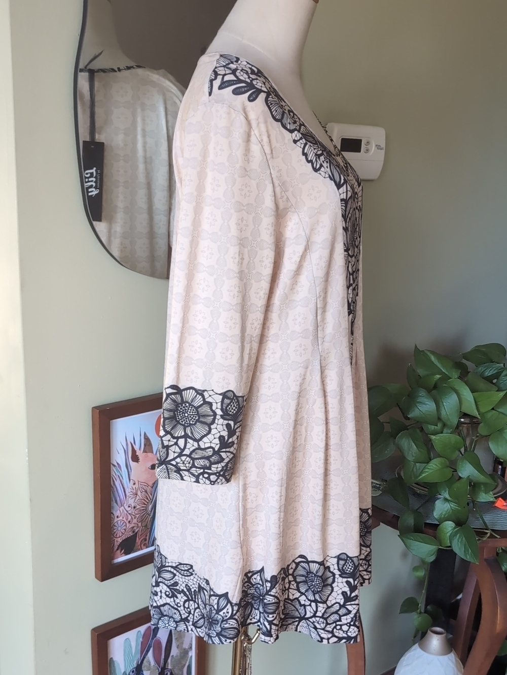 Lily by Firmiana Women's Size Medium Floral Lace Print Cream and Black Tunic - Picture 4 of 11